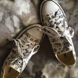 Size 9 pineapple converse